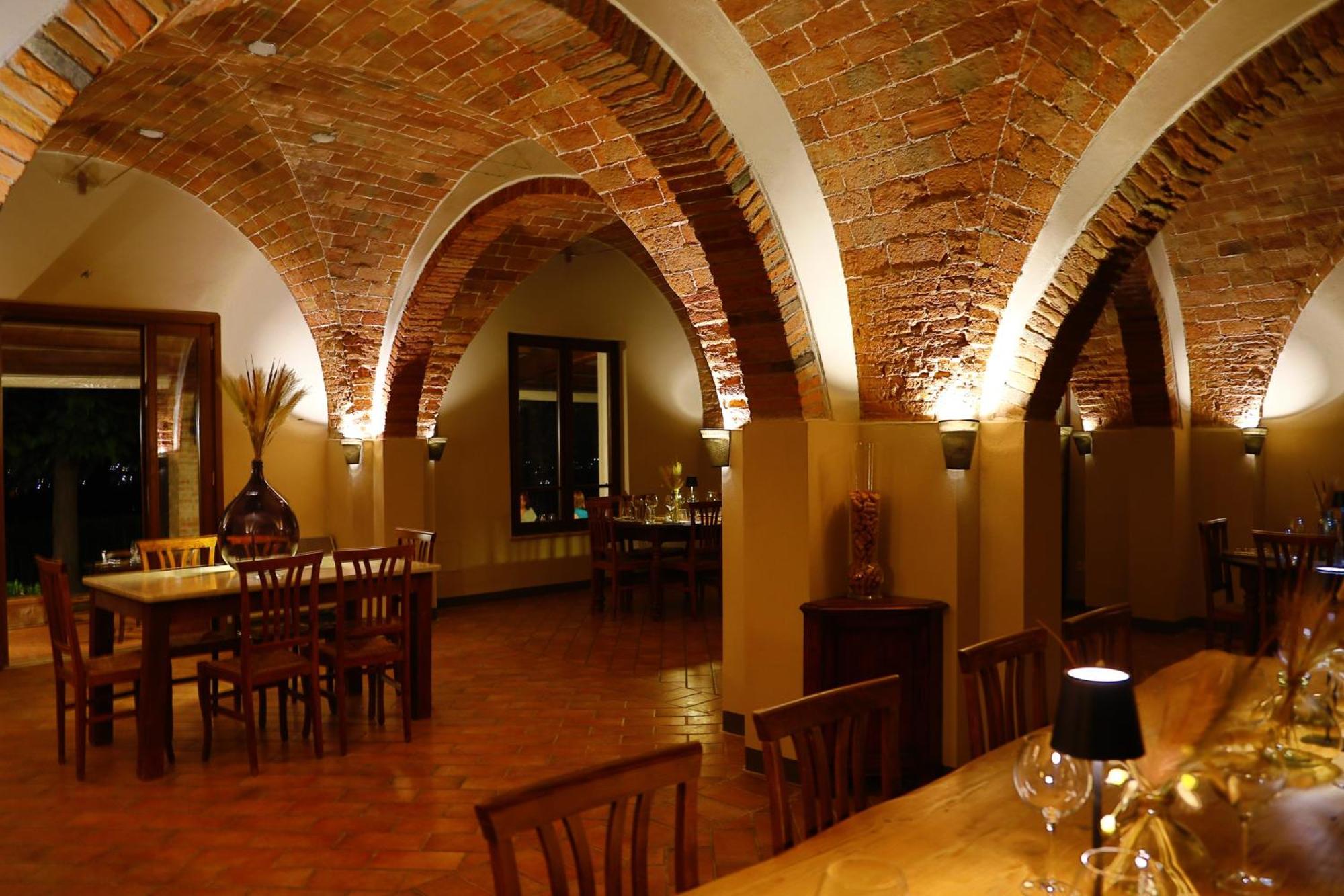 Agriturismo Cascina Cipressa San Romano  ภายนอก รูปภาพ